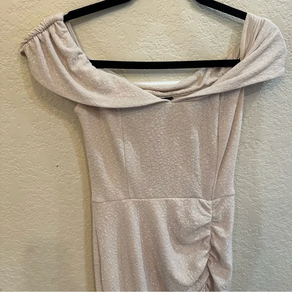 Windsor Medium Champagne Gold Glitter Off The Shoulder Evening Formal Gown Dress - Picture 4 of 7